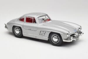Mercedes 300 SL W198 Gullwing Silver Hall Bburago 1:18 3513 Metall - pilt 6/8
