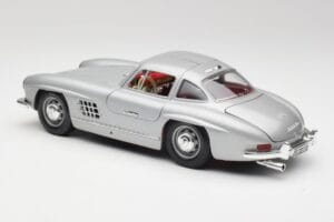 Mercedes 300 SL W198 Gullwing Silver Hall Bburago 1:18 3513 Metall - pilt 7/8