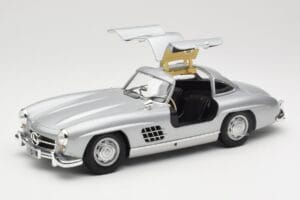 Mercedes 300 SL W198 Gullwing Hõbe Minichamps 1:18 110037210 Metall - pilt 2/8