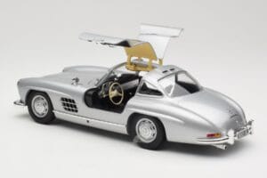 Mercedes 300 SL W198 Gullwing Hõbe Minichamps 1:18 110037210 Metall - pilt 5/8