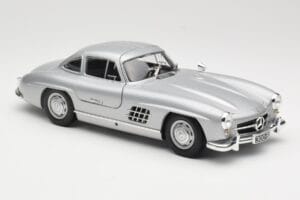 Mercedes 300 SL W198 Gullwing Hõbe Minichamps 1:18 110037210 Metall - pilt 6/8