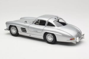 Mercedes 300 SL W198 Gullwing Hõbe Minichamps 1:18 110037210 Metall - pilt 7/8