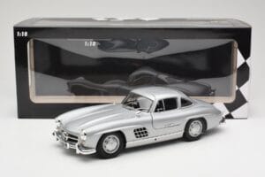 Mercedes 300 SL W198 Gullwing Hõbe Minichamps 1:18 110037210 Metall - pilt 8/8