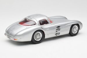 Mercedes 300 SLR Uhlenhaut Coupe Hõbedane Maisto 1:18 536898 Metall - pilt 3/8