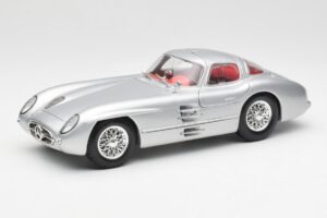 Mercedes 300 SLR Uhlenhaut Coupe Hõbedane Maisto 1:18 536898 Metall