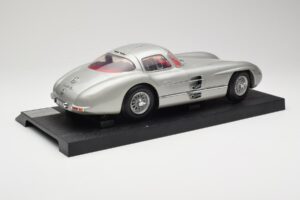 Mercedes 300 SLR Hõbedane Revell 1:12 08851 Metall - pilt 3/8