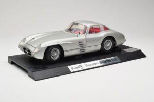 Mercedes 300 SLR Hõbedane Revell 1:12 08851 Metall