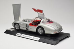 Mercedes 300 SLR Hõbedane Revell 1:12 08851 Metall - pilt 5/8