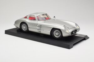 Mercedes 300 SLR Hõbedane Revell 1:12 08851 Metall - pilt 6/8