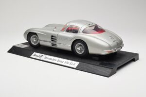 Mercedes 300 SLR Hõbedane Revell 1:12 08851 Metall - pilt 7/8