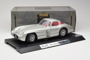 Mercedes 300 SLR Hõbedane Revell 1:12 08851 Metall - pilt 8/8