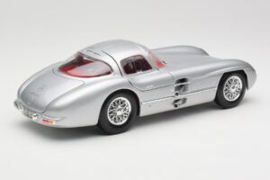 Mercedes 300 SLR Uhlenhaut Coupe Hõbe Maisto 1:18 36898 Metall - pilt 3/8