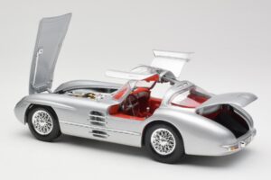 Mercedes 300 SLR Uhlenhaut Coupe Hõbe Maisto 1:18 36898 Metall - pilt 5/8