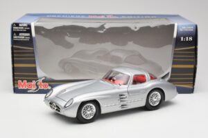 Mercedes 300 SLR Uhlenhaut Coupe Hõbe Maisto 1:18 36898 Metall - pilt 8/8