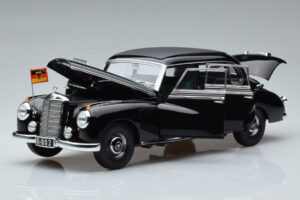 Mercedes 300 W186 Konrad Adenauer Norev 1:18 183707 Metall - pilt 2/9