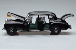 Mercedes 300 W186 Konrad Adenauer Norev 1:18 183707 Metall - pilt 4/9
