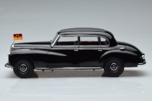 Mercedes 300 W186 Konrad Adenauer Norev 1:18 183707 Metall - pilt 5/9