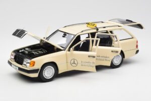 Mercedes 300D S124 T-Model Hele Elevandiluu Taxi Diileri Väljaanne Norev 1:18 B66040702 Metall - pilt 2/8