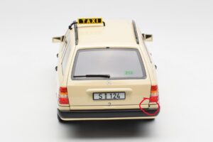 Mercedes 300D S124 T-Model Hele Elevandiluu Taxi Diileri Väljaanne Norev 1:18 B66040702 Metall - pilt 8/8