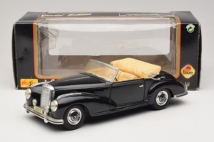 Mercedes 300S Must Maisto 1:18 52116-P1 Metall - pilt 8/8