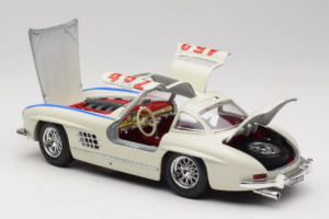 Mercedes 300SL #452 Mille Miglia 1955 Valge Bburago 1:18 3015-M2 Metall - pilt 5/8