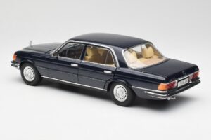 Mercedes 450 SEL 6.9 W116 Tumesinine Revell 1:18 8956 Metall - pilt 7/8
