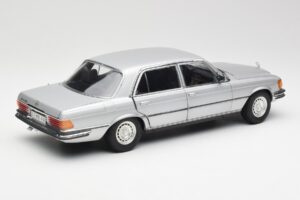 Mercedes 450 SEL 6.9 W116 Hõbe Revell 1:18 8955 Metall - pilt 3/8