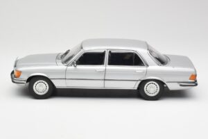 Mercedes 450 SEL 6.9 W116 Hõbe Revell 1:18 8955 Metall - pilt 4/8