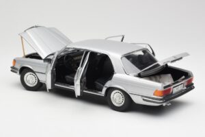 Mercedes 450 SEL 6.9 W116 Hõbe Revell 1:18 8955 Metall - pilt 5/8