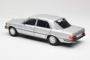 Mercedes 450 SEL 6.9 W116 Hõbe Revell 1:18 8955 Metall - pilt 7/8