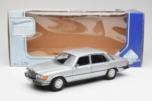 Mercedes 450 SEL 6.9 W116 Hõbe Revell 1:18 8955 Metall - pilt 8/8