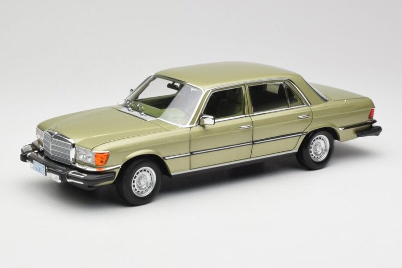 Mercedes 450 SEL W116 J.R. Ewing Dallas Hõbedroheline Norev 1:18 183975 Metall
