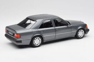 Mercedes 500 E W124 Pearl Hall Norev 1:18 183946 Metall - pilt 3/8