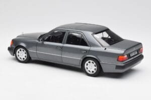 Mercedes 500 E W124 Pearl Hall Norev 1:18 183946 Metall - pilt 7/8