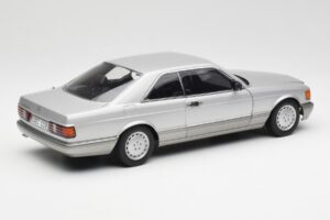Mercedes 500 SEC C126 Hõbedane AUTOart 1:18 76212 Metall - pilt 3/8