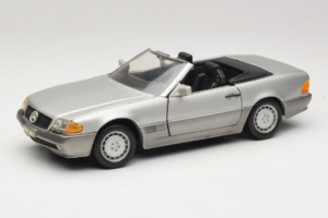 Mercedes SL 500 R129 Hõbe Revell 1:18 8801-P1 Metall