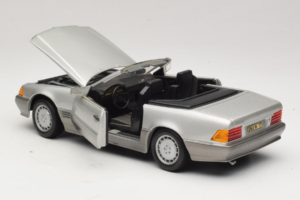 Mercedes SL 500 R129 Hõbe Revell 1:18 8801-P1 Metall - pilt 5/8