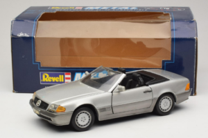 Mercedes SL 500 R129 Hõbe Revell 1:18 8801-P1 Metall - pilt 8/8