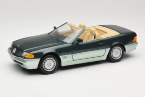 Mercedes 500 SL R129 Hõberohelane Revell 1:18 8802 Metall