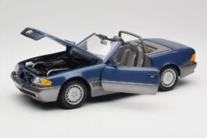 Mercedes SL 500 R129 Nautic Blue Metallic Revell 1:18 8081 Metall - pilt 2/8