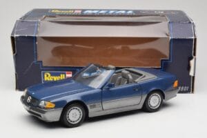 Mercedes SL 500 R129 Nautic Blue Metallic Revell 1:18 8081 Metall - pilt 8/8