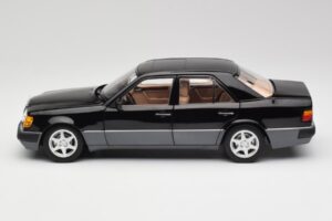 Mercedes 500E W124 Must Piiratud Väljaanne Norev 1:18 183949 Metall - pilt 4/12