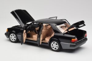 Mercedes 500E W124 Must Piiratud Väljaanne Norev 1:18 183949 Metall - pilt 5/12