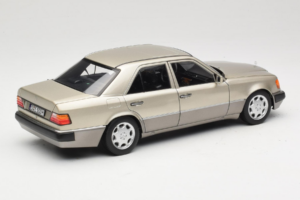 Mercedes 500E W124 Smoke Silver Edasimüüja Väljaanne Norev 1:18 B66040724 Metall - pilt 3/8