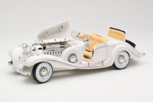 Mercedes 500K Special Roadster Valge Premiere Edition Maisto 1:18 536055 Metall - pilt 2/8