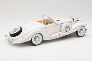 Mercedes 500K Special Roadster Valge Premiere Edition Maisto 1:18 536055 Metall - pilt 3/8