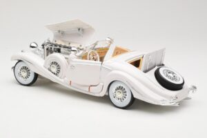 Mercedes 500K Special Roadster Valge Premiere Edition Maisto 1:18 536055 Metall - pilt 5/8