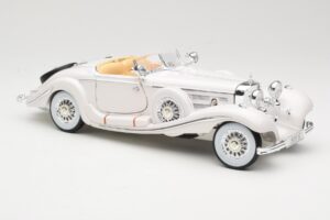 Mercedes 500K Special Roadster Valge Premiere Edition Maisto 1:18 536055 Metall - pilt 6/8