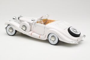 Mercedes 500K Special Roadster Valge Premiere Edition Maisto 1:18 536055 Metall - pilt 7/8