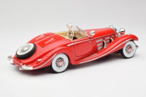 Mercedes 500K Special Roadster Punane Maisto 1:18 56058 Metall - pilt 3/8